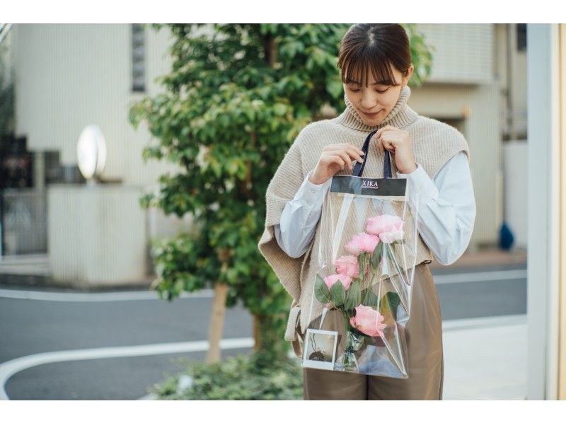 [โตเกียว / โอโมเตะซันโด] ประสบการณ์การจัดดอกไม้ที่ผ่อนคลายด้วยกลิ่นหอมสดชื่นของดอกไม้ - สำหรับผู้ที่ไม่มีประสบการณ์อย่าลังเลที่จะเข้าร่วม -の紹介画像