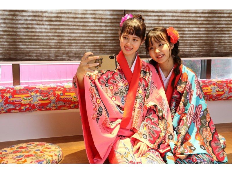 【沖縄・国際通り】女性限定の本格的スタジオ撮影♪　-さくっと体験コース-　所要時間30分～