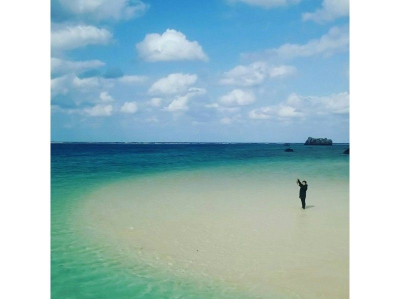 [Okinawa / Ishigaki Island] Phantom island landing & snorkeling half-day course to meet sea turtles (morning / afternoon)の紹介画像