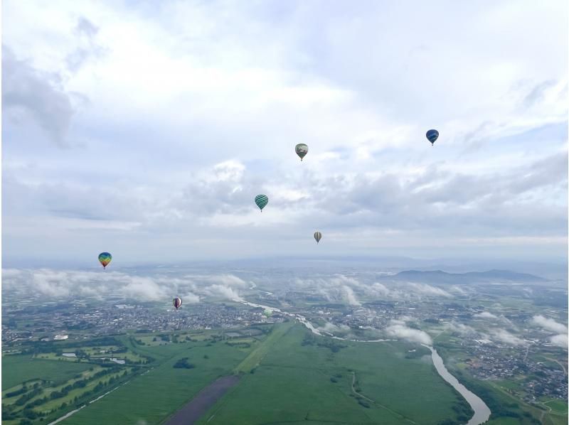 【栃木・渡良瀬】◇ 写真・ドリンク・おやつのプレゼント◇風と一体になる冒険へ！1000mの高さから大空を満喫の紹介画像