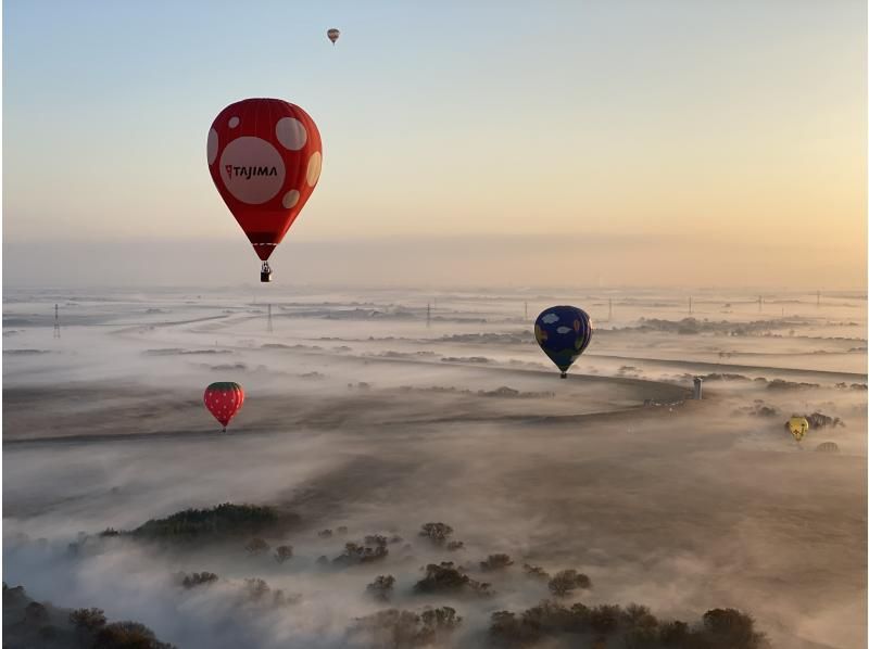 [Tochigi・Watarase] ◇Photos, drinks and snacks as gifts◇ Guided by a former world champion! An extraordinary experience! Enjoy a 1000m hot air balloon flight with spectacular viewsの紹介画像
