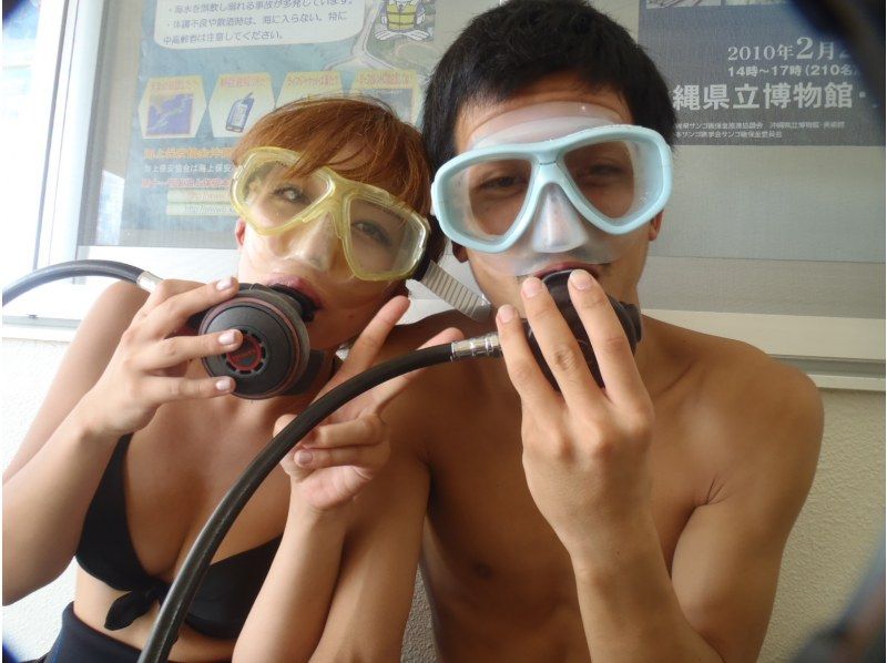 [冲绳蓝洞]体验潜水-欢迎初学者！完全保留了2个潜水路线☆包括水下射击和喂食！の紹介画像