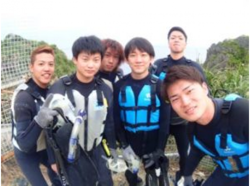 沖縄 青の洞窟 感動 シュノーケリング体験 魚に餌やり体験付き アクティビティジャパン