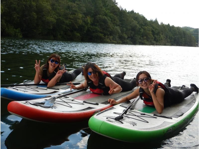 [Hokkaido / Niseko] Relaxing SUP experience in the clear stream Shiribetsu River!