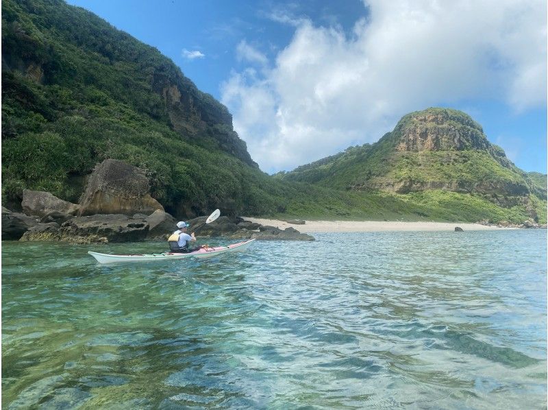 [Okinawa / Iriomote Island] More sea trip kayaks. Even for the first time, you can safely go to "Uninhabited Island Fukapanari"! or Romantic flight to "Takara Island" beyond the turquoise seaの紹介画像