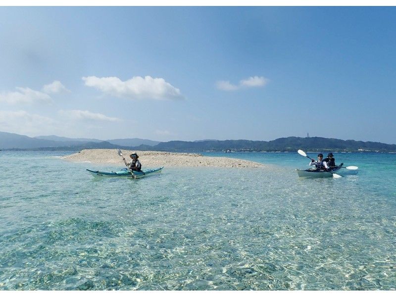 [Okinawa / Iriomote Island] More and more sea trip kayaks. Witness the best blue on the island! "Amitori Beach" or rowing through! Just landing on the sea adventure "Barasu Island and Hatoma Island"!の紹介画像