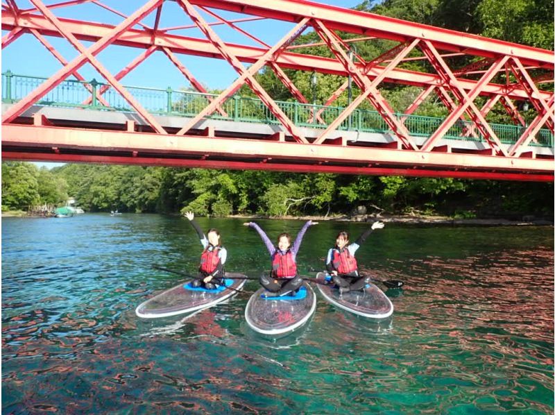 First in Hokkaido! Clear SUP (SUP) Warm cruising with a dry suit that does not get wet all over! Water quality is the best in Japan for more than 10 years. It is safe at the only local shop in Lake Shikotsu!の紹介画像