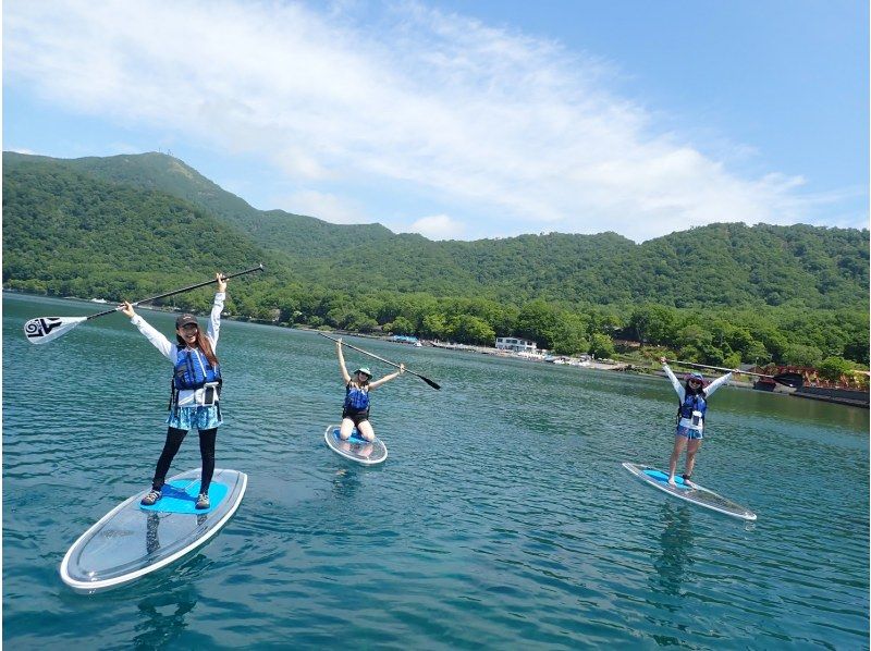 【手ぶらSUP】写真付き！北海道初上陸クリアSUPで、水質11年連続日本1位を誇る湖・川を体感！アメニティー各種無料！初心者、カップル歓迎！の紹介画像