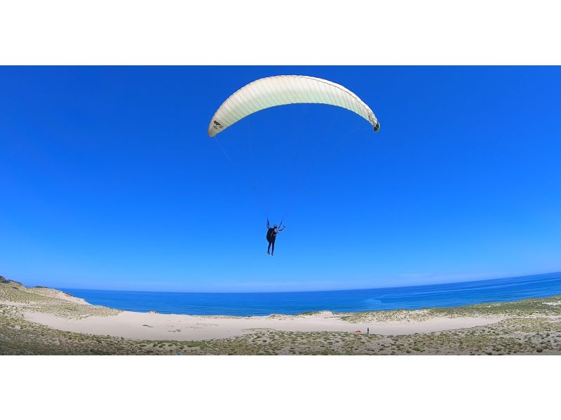 [ ทตโตะริ ในเนินทราย พาราไกลด์ดิ้ง(Paragliding) กึ่ง อา หลักสูตรประสบการณ์ の紹介画像
