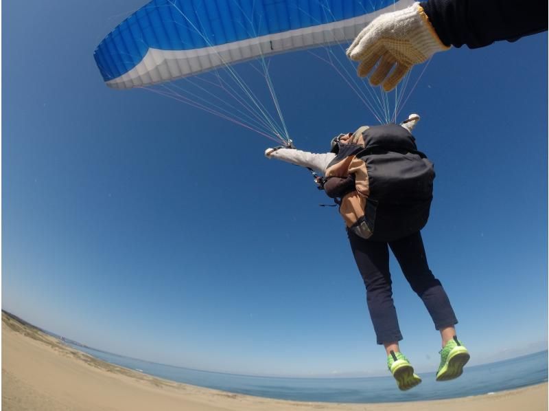  [ ทตโตะริ ในเนินทราย พาราไกลด์ดิ้ง(Paragliding) กึ่ง อา หลักสูตรประสบการณ์ の紹介画像