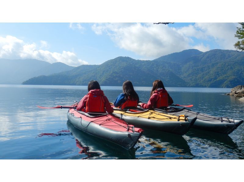 ≪早朝 7:30≫　日光中禅寺湖で絶景のカヌーツアー　少人数・貸し切り・写真付きの紹介画像
