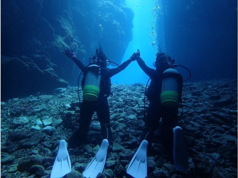 [那覇出發·在Kerama之間舉行]體驗深潛（1次潛水或2次潛水）＆浮潛！ （半天課程）の紹介画像
