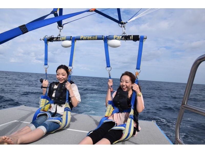 [Departing from Naha] 6 years old and above can participate! Kerama Islands Snorkeling & Exhilarating Parasailing Planの紹介画像