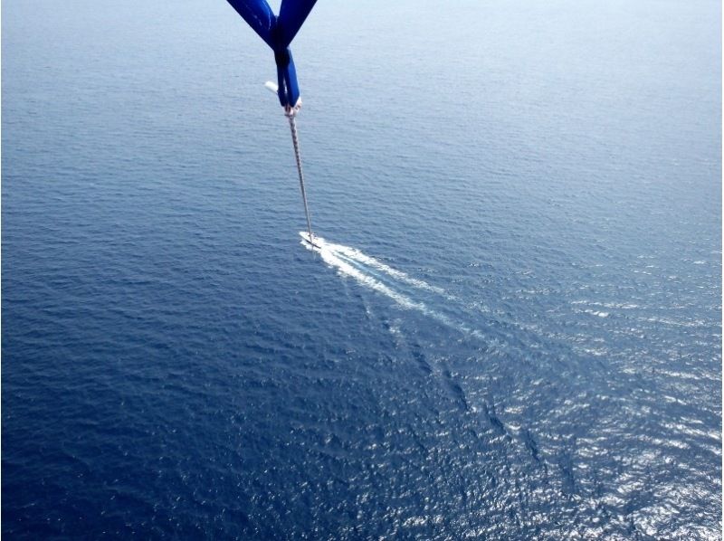 [Departing from Naha] 6 years old and above can participate! Kerama Islands Snorkeling & Exhilarating Parasailing Planの紹介画像