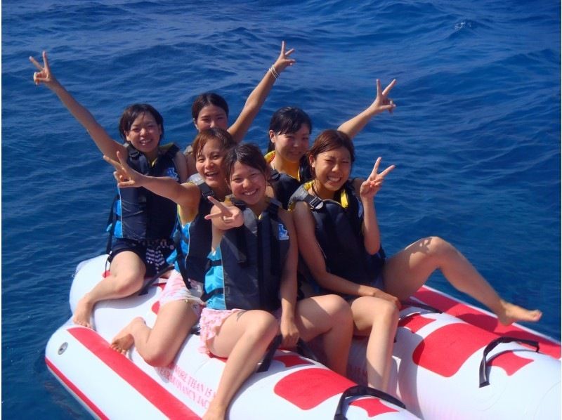 [From Naha] Kerama Islands snorkeling + 2 marine sports plan (includes fish interaction experience)