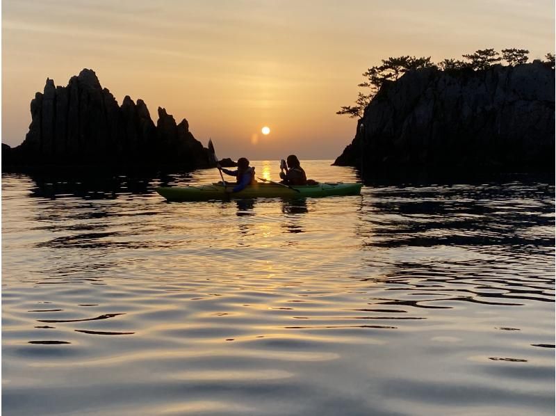[和歌山 / Hashigui] Hashiguiiwa 周围的日出皮划艇之旅！ Hashiguiiwa 清晨的岩石！の紹介画像
