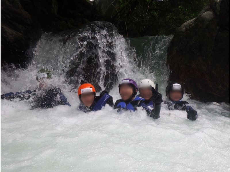 【熊本県】沢登りキャニオニング（4〜9人グループ）朝8時だよ全員集合！の紹介画像
