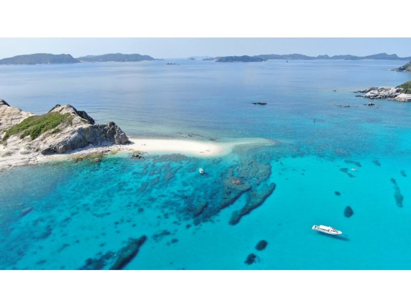 【那覇泊港発】フェリーで行く！絶景のケラマブルーに出会う！渡嘉敷島日帰りツアーの紹介画像