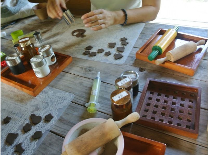 【와카야마 타나베] 곰의 아로마 오일이나 일본식 한약을 사용하여 나만의 향 만들기 체험の紹介画像