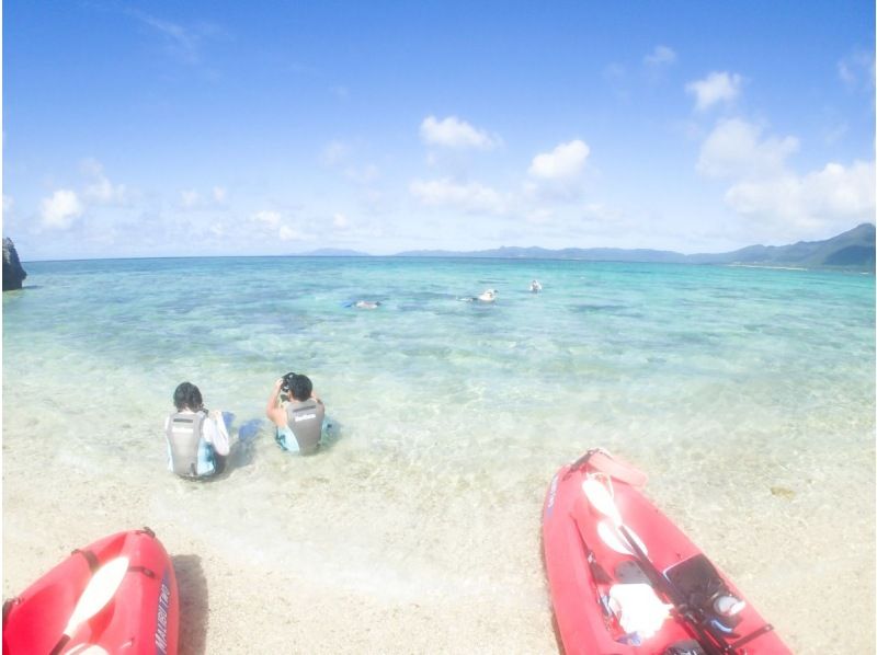 [Okinawa / Ishigaki Island] From Kabira Bay! Take a kayak to an uninhabited island in Kabira Bay! Enjoy snorkeling in the clear waters of Kabira Bay!の紹介画像