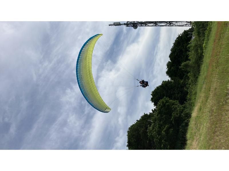 [Sand Dune Honpo/Two-seater Paraglider] Take a step back in time during the hot summer and experience highland paragliding! Flying in the sky from an altitude of 300m!の紹介画像