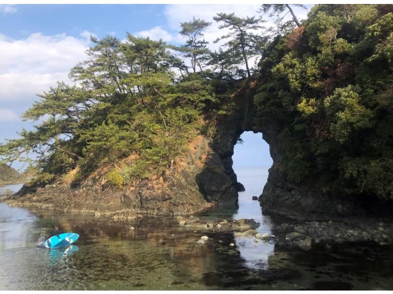 【福井・若狭・和田】SUPクルージングで日本海離島・洞窟を巡るゆったり180分★カップル・ファミリー・女性におすすめの紹介画像