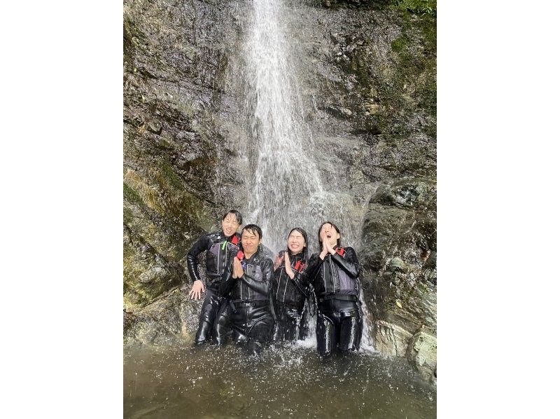 【足柄・丹沢湖】３名以上で「完全貸切」まるで秘密基地♪山奥の大自然へGooooo！！写真・動画全部プレゼント⭐︎の紹介画像
