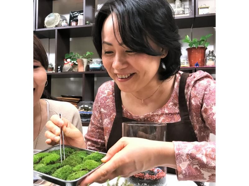 【新宿☆苔テラリウム】スマートな硝子瓶で創る！苔テラリウム1個☆当日も受付しております！の紹介画像