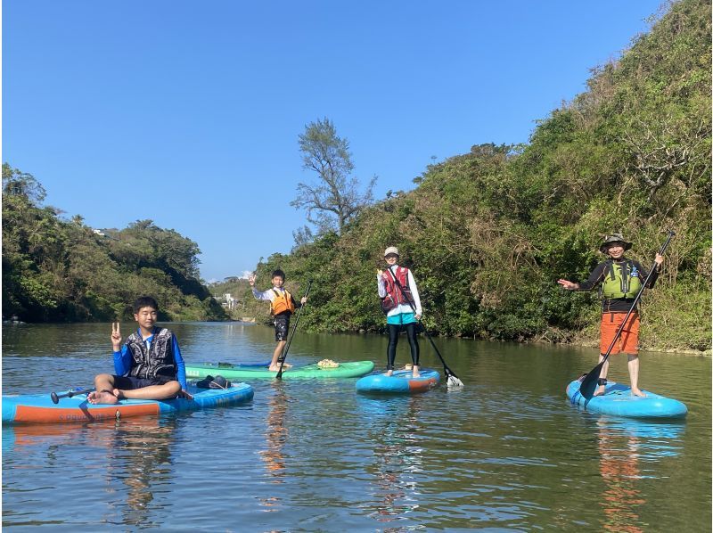 [ส่วนลดสำหรับครอบครัว]《 Mangrove SUP》แผนฟรีสำหรับเด็ก 1 คน ★สามารถเข้าร่วมได้ตั้งแต่อายุ 10 ปีขึ้นไป ★รายการเช่าฟรีสำหรับเด็กมีหลายขนาด!の紹介画像