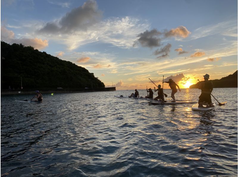 特惠《日落立槳衝浪》在海上欣賞令人難忘的日落美景！深受女性和情侶的喜愛！免費提供相片資料★全新設施，舒適愜意★提供熱水淋浴和吹風機！の紹介画像