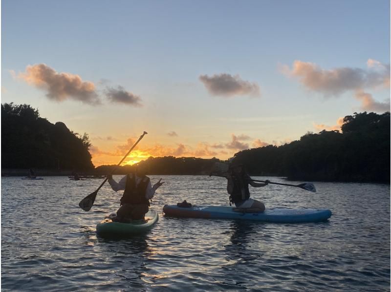 特惠《日落立槳衝浪》在海上欣賞令人難忘的日落美景！深受女性和情侶的喜愛！免費提供相片資料★全新設施，舒適愜意★提供熱水淋浴和吹風機！の紹介画像