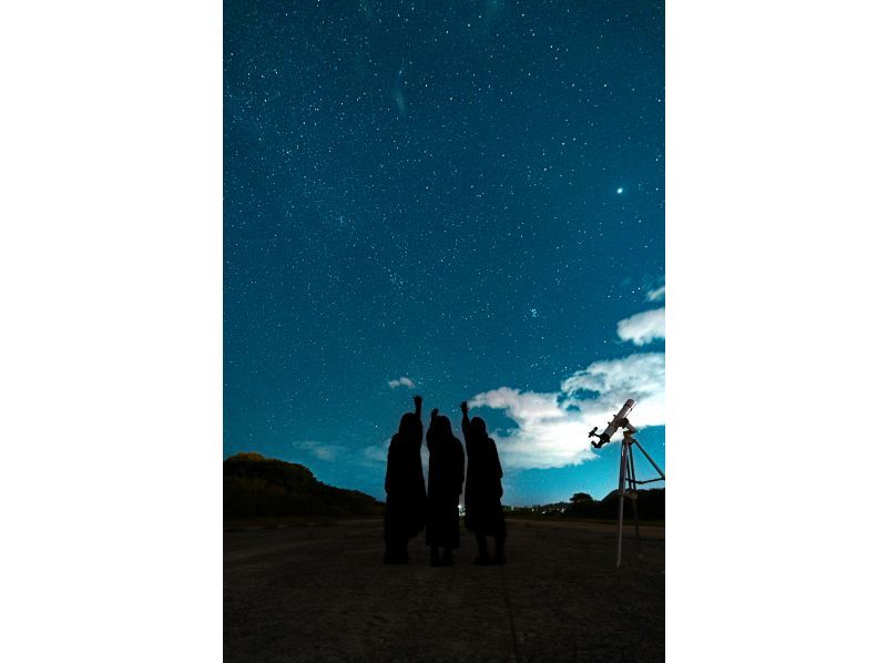 [Okinawa, Motobu] Stargazing and space walking at the former Motobu Airfield ☆彡Explanation of stars and the universe & photography for each participant, 1 drink included の紹介画像