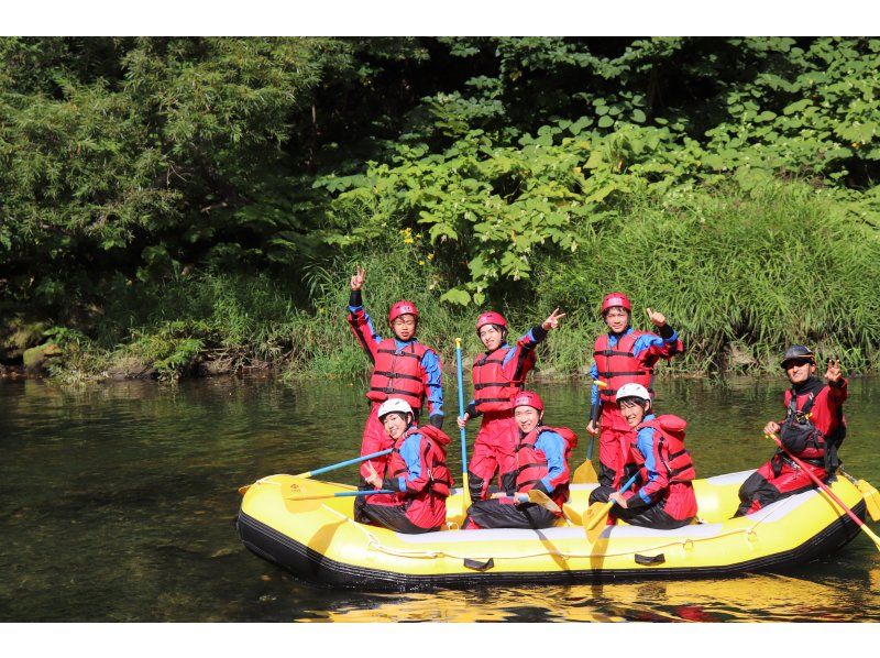【ニセコ・ラフティング】大自然の魅力を満喫しながら、川で遊ぼう★6月まで4人以上のグループで写真データプレゼントの紹介画像