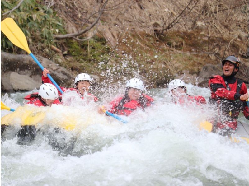 [Niseko Rafting] Enjoy the charm of nature while playing in the river ★ Photo data will be given as a gift to groups of 4 or more people until Juneの紹介画像