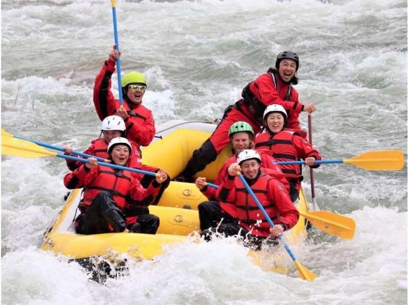 [Hokkaido / Niseko] Rafting! Spring only! Thrilling experience with torrent rafting ♪