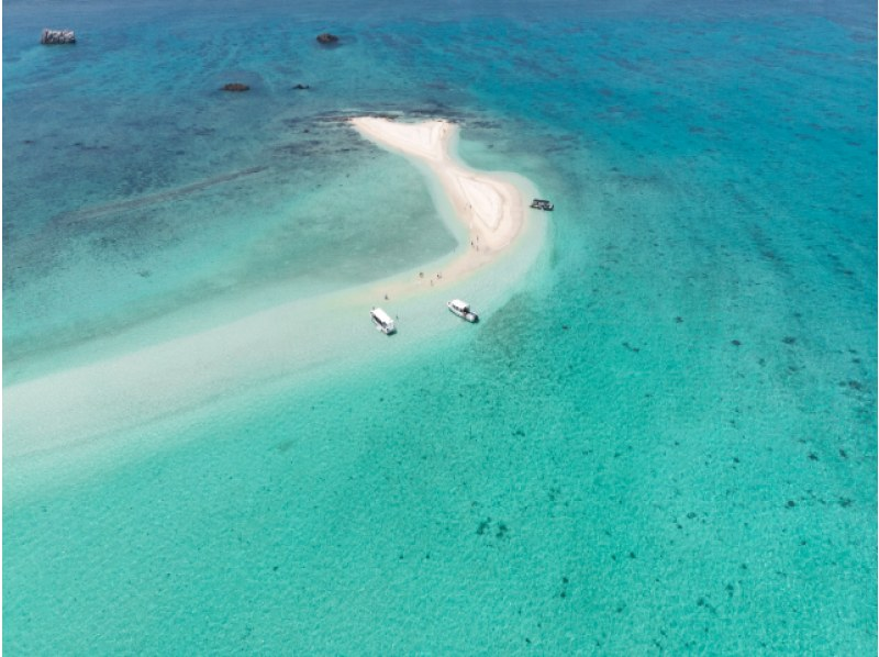 [Ishigaki Island & Taketomi Island / 1 day] Landing on the phantom island & snorkeling & sightseeing on Taketomi Island ★ Enjoy two remote islands for half a day each! Equipment rental / Free photo dataの紹介画像