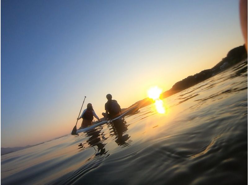 [福岡/絲島]日落SUP！從 SUP 頂部觀看夢幻般的黃昏海的特殊時間！の紹介画像
