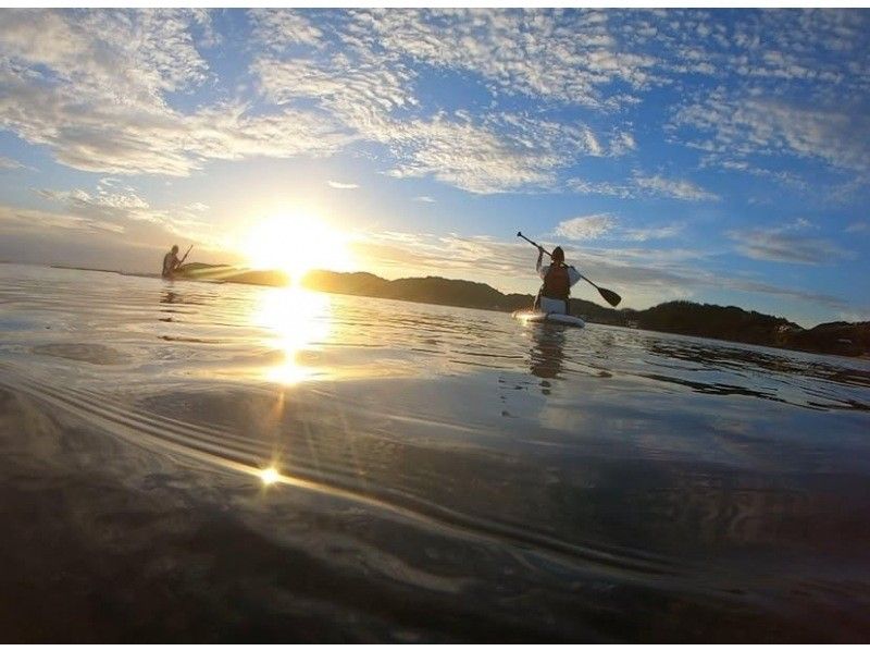 【福岡・糸島】サンセットSUP！幻想的な夕暮れの海をSUPの上から眺める特別な時間！の紹介画像