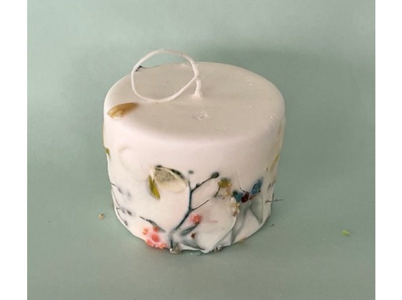 [Miyagi, Sendai] (Walking distance from Sendai Station) Create a one-of-a-kind botanical candle using your favorite flowers. の紹介画像