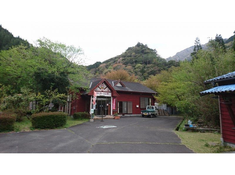 【大分・佐伯市】１組限定【日帰り/♨️】「春の新緑/藤河内渓谷の一枚岩沢歩き」(昼食/ｺｰﾋｰ/おやつ付)【装備無料/子供参加可】の紹介画像