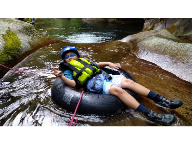 【大分・佐伯市】1組限定【1泊2日】夏の藤河内渓谷「焚火野営・沢滑り/飛込み/泳ぎ」(3食/ｺｰﾋｰ./おやつ/♨️付)【装備無料】7～9月の紹介画像