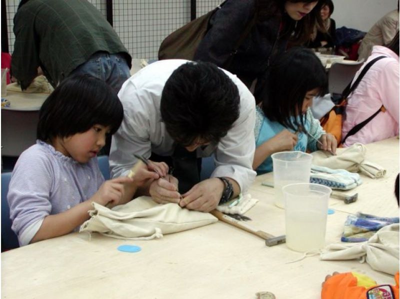 【福岛县磐城市】家长和孩子们一起《菊石标本制作》用真正化石的锤子制作的东坎♪附赠标本卡和盒子！の紹介画像