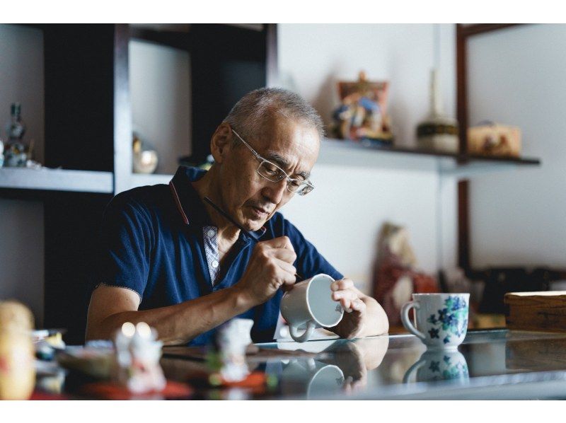 [Ishikawa / Komatsu City] Indulge in folk culture through a Ko-Kutani style painting experience accompanied by matcha tea.の紹介画像