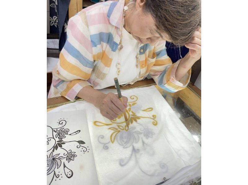 京都・西京極】伝統的なローケツ染めの100％職人体験が楽しめる！絵心