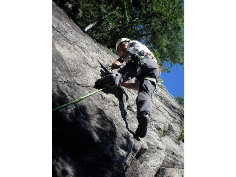 [Shiga] Beginner-friendly "Rock Climbing" with a spectacular view of Lake Biwa Hira Mountains Lion Rock (VER-1)の紹介画像