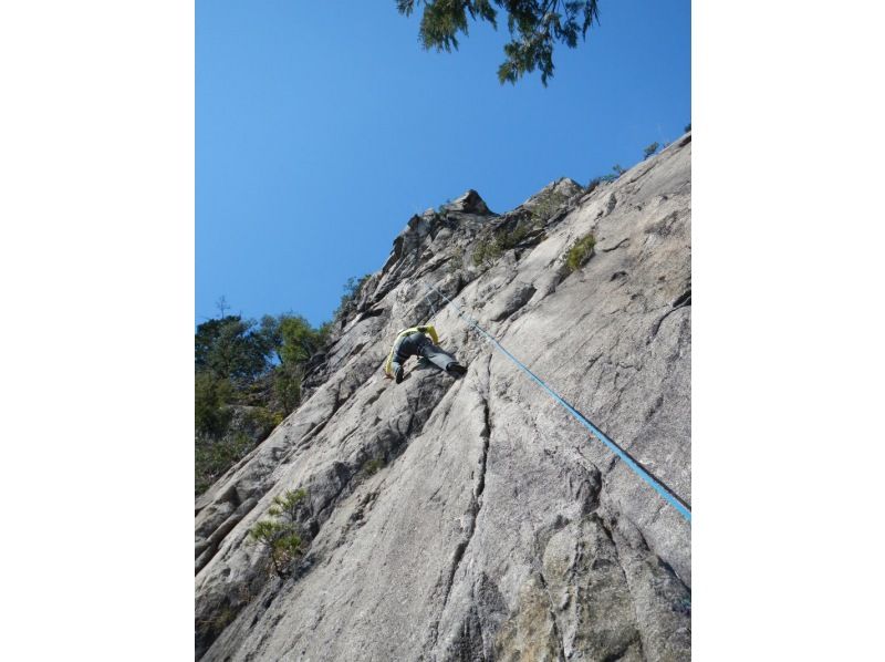 [Shiga] Beginner-friendly "Rock Climbing" with a spectacular view of Lake Biwa Hira Mountains Lion Rock (VER-1)の紹介画像