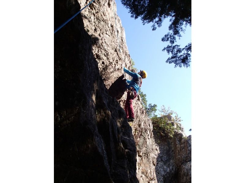 [Shiga] Beginner-friendly "Rock Climbing" with a spectacular view of Lake Biwa Hira Mountains Lion Rock (VER-1)の紹介画像