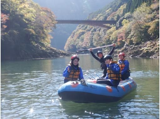 【10月・11月限定 京都・保津川】秋の京都をラフティングで満喫！！（午前10:00コース）の紹介画像