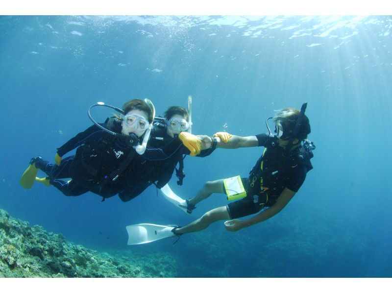 【 冲绳本岛·恩纳村】在梅瓦达角享受吧！体验深潜 ！ （D计划）の紹介画像