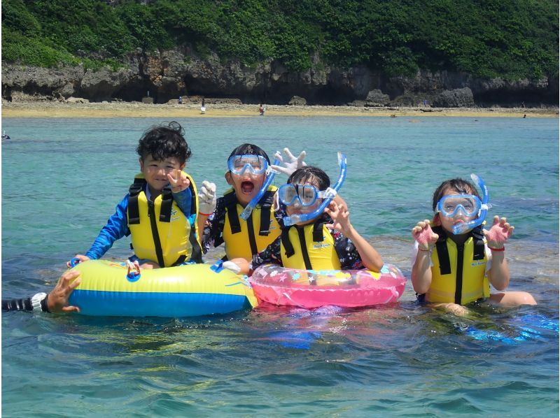 [For families only!] A floating snorkeling tour at the natural aquarium [John Man Beach] with sea turtles ☆Transportation included☆の紹介画像